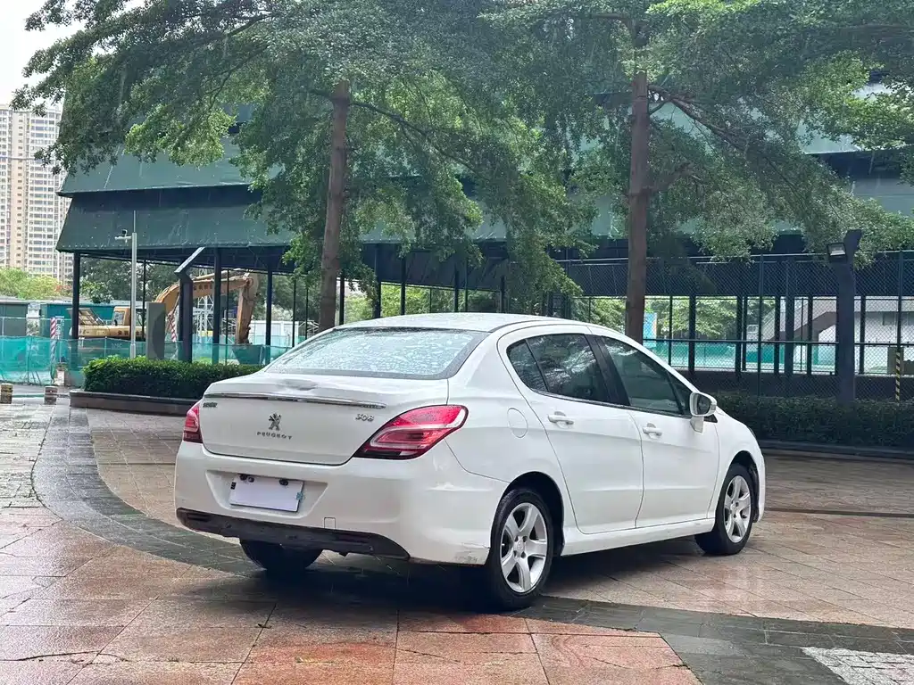 Peugeot 308 2014 — фото 11