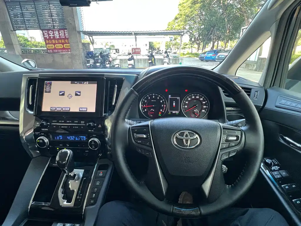 Toyota Vellfire 2021 — фото 16