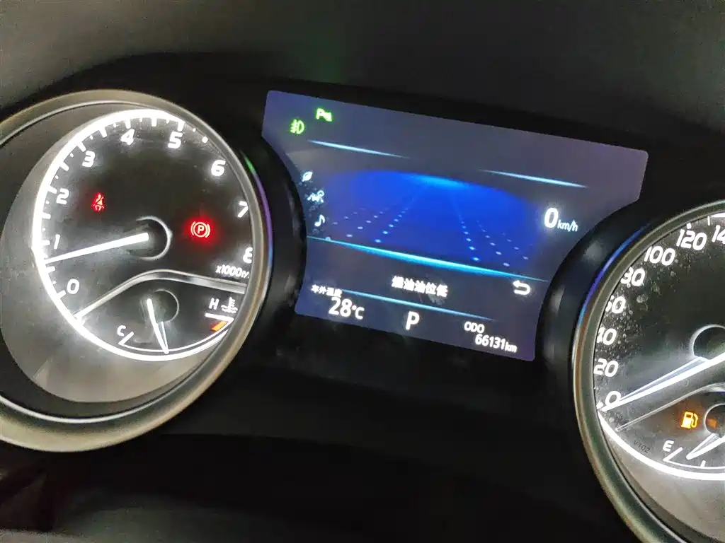 Toyota Camry 2018 — фото 12