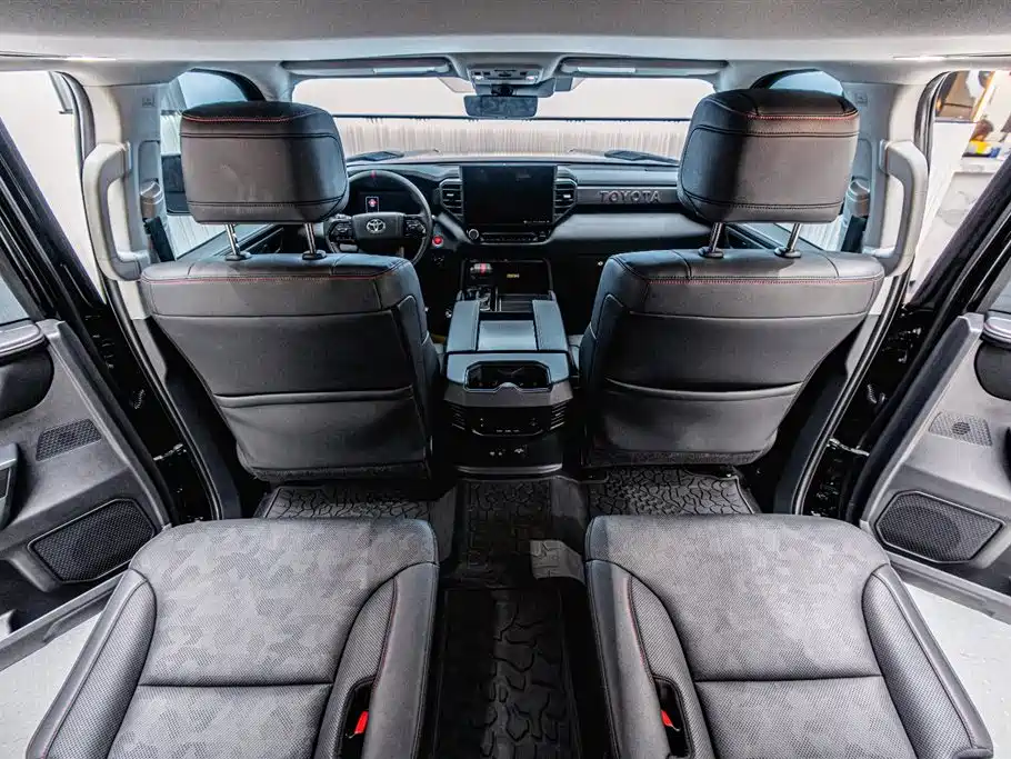 Toyota Sequoia 2023 — фото 24