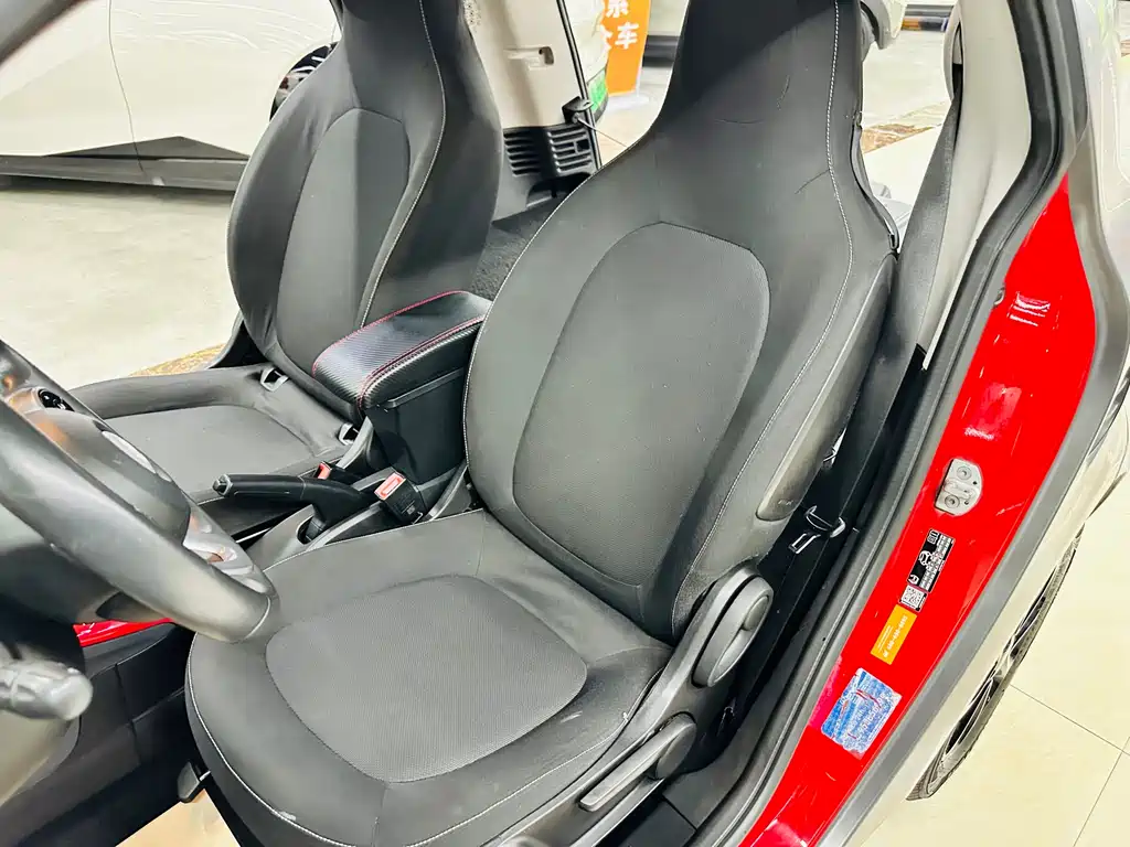 smart Fortwo 2017 — фото 18