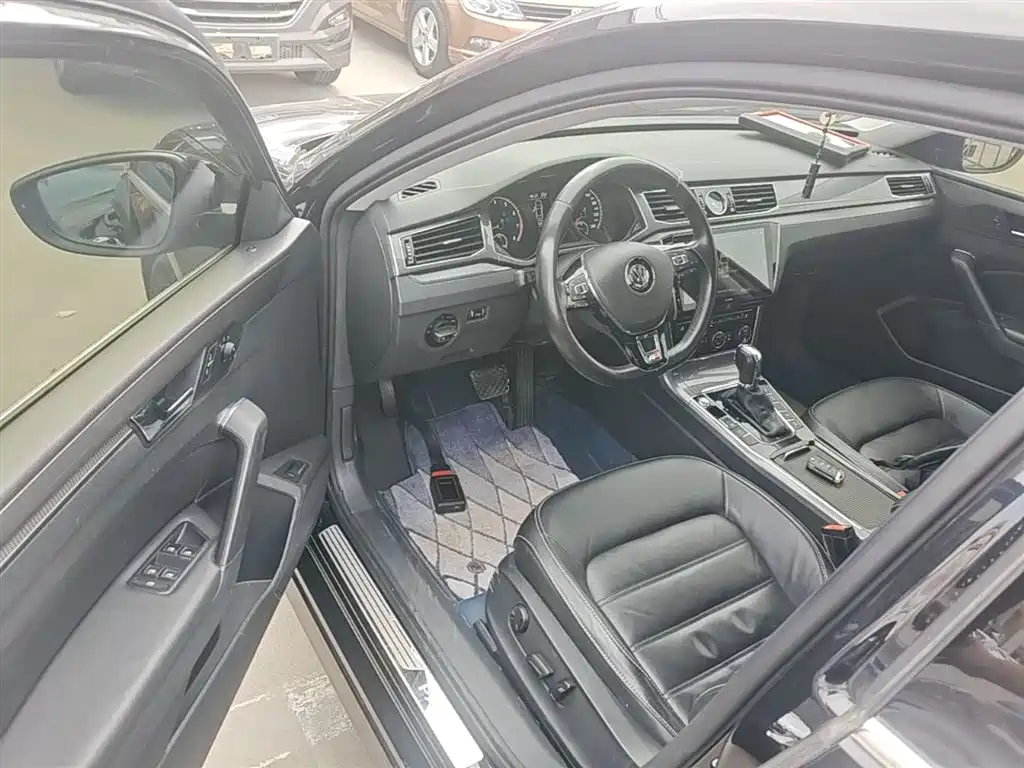Volkswagen Passat 2017 — фото 16