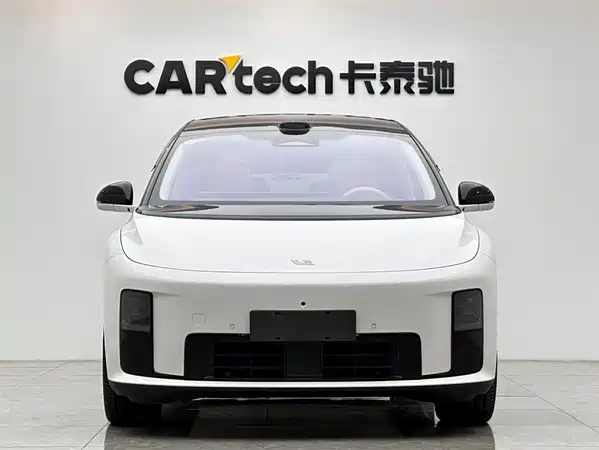 Li Auto i8 2025