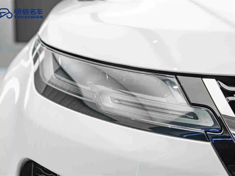 Land Rover Evoque 2023 — фото 10