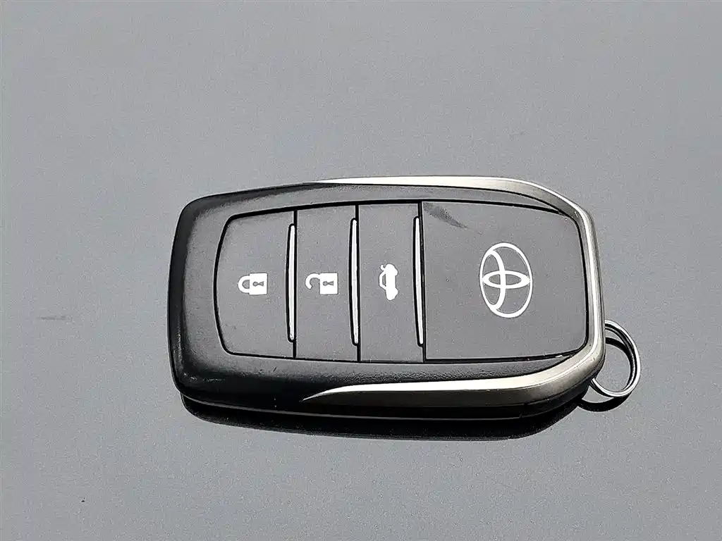 Toyota Camry 2017 — фото 19