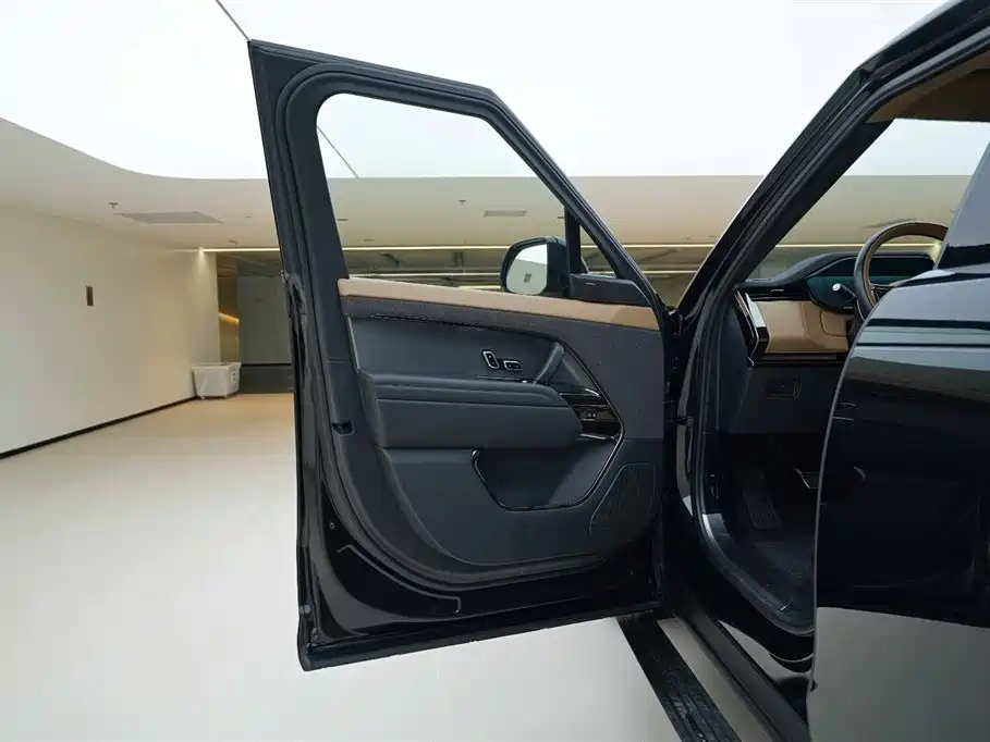 Land Rover Sport 2023 — фото 15