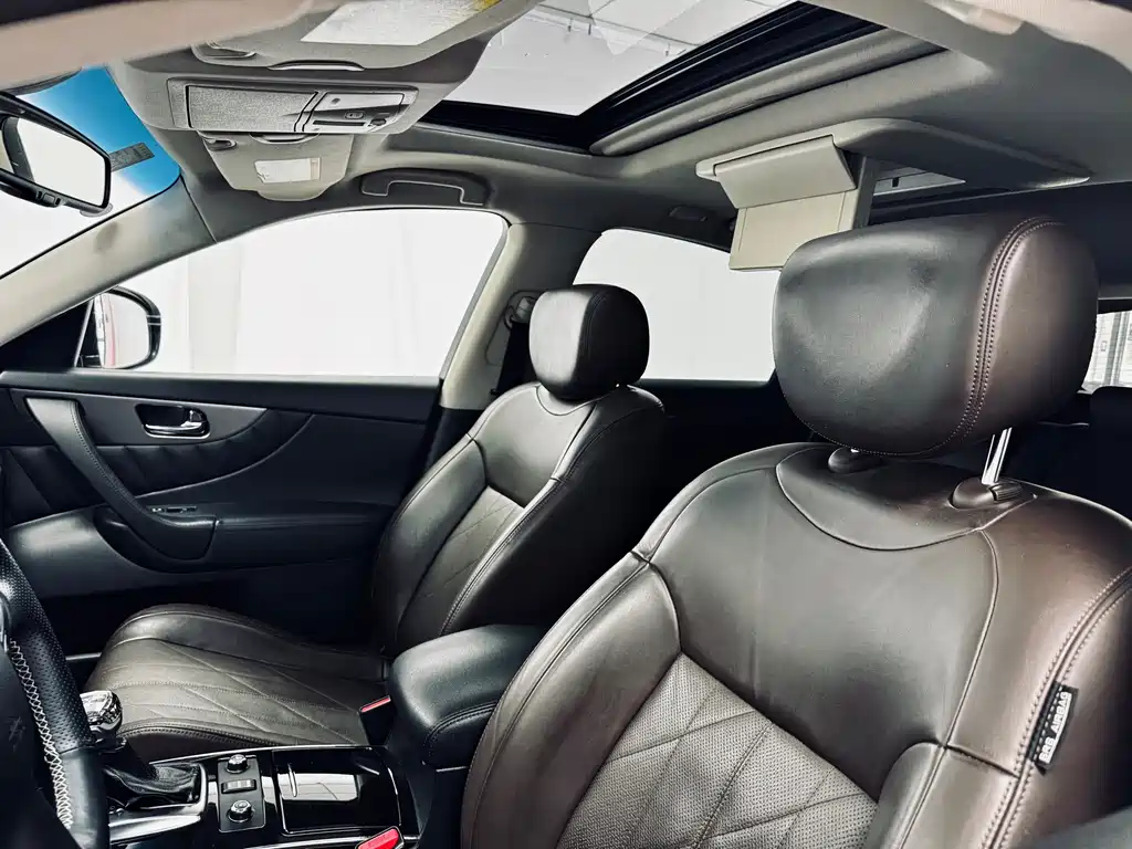 Infiniti QX70 2015 — фото 9