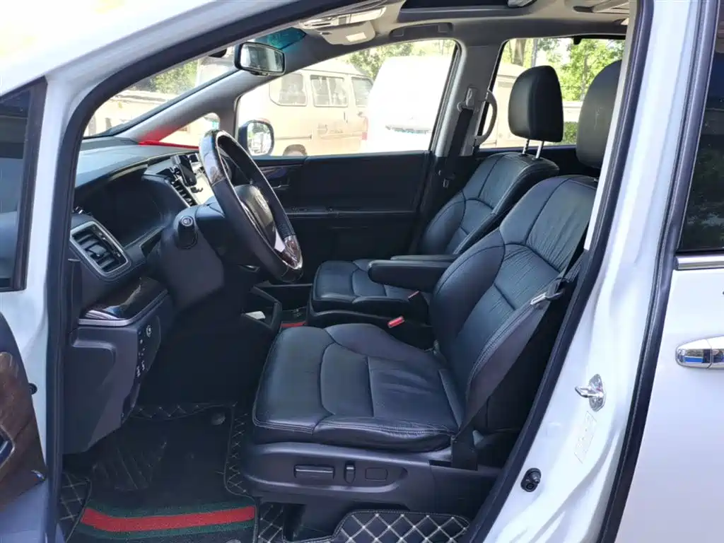 Honda Odyssey 2017 — фото 15