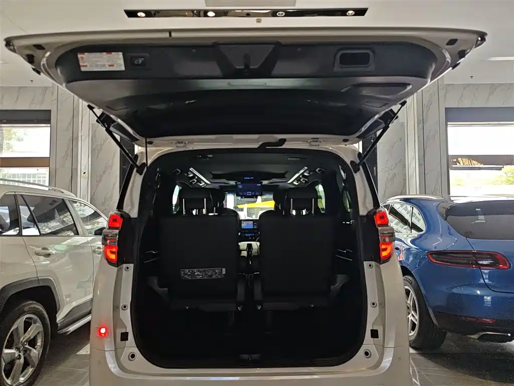 Toyota Vellfire 2020 — фото 19