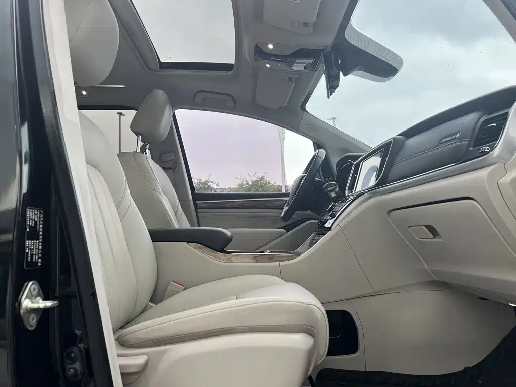 GAC Motor Trumpchi M8 2018 — фото 12