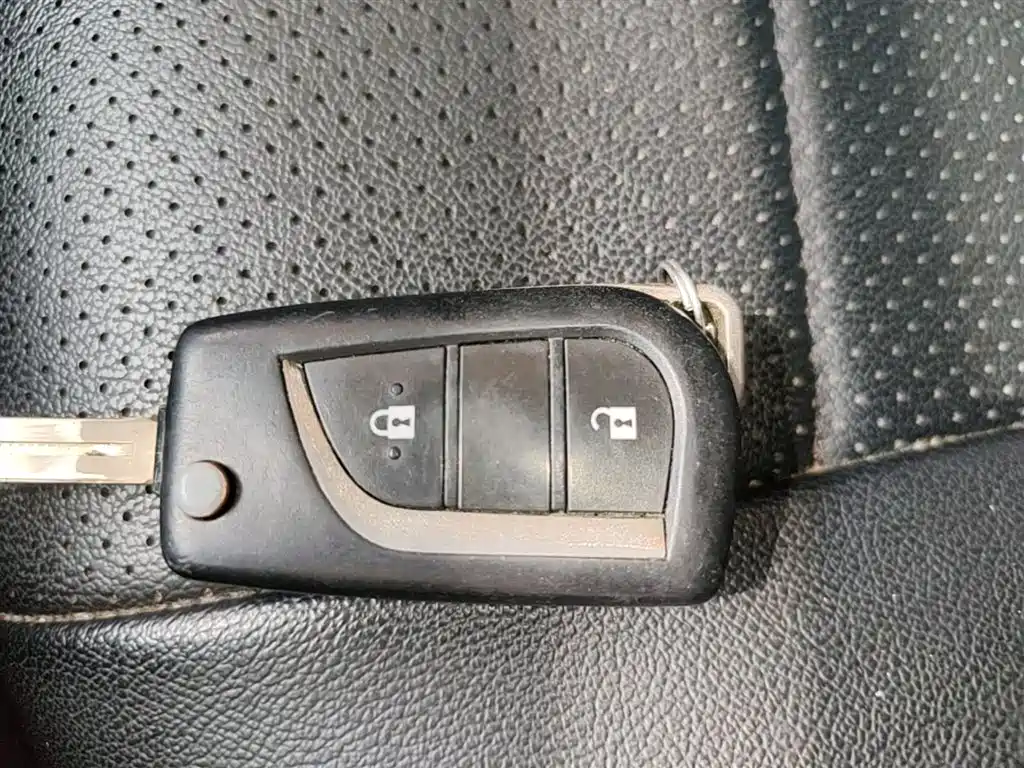 Toyota RAV4 2015 — фото 9