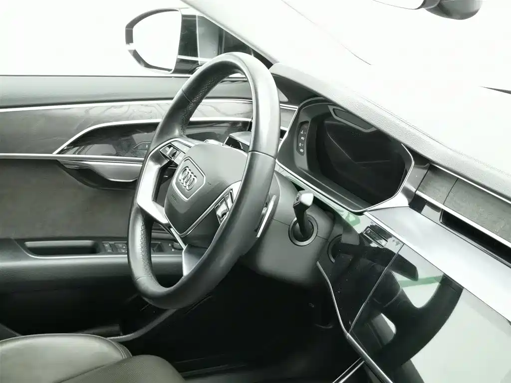 Audi A8 2021 — фото 22
