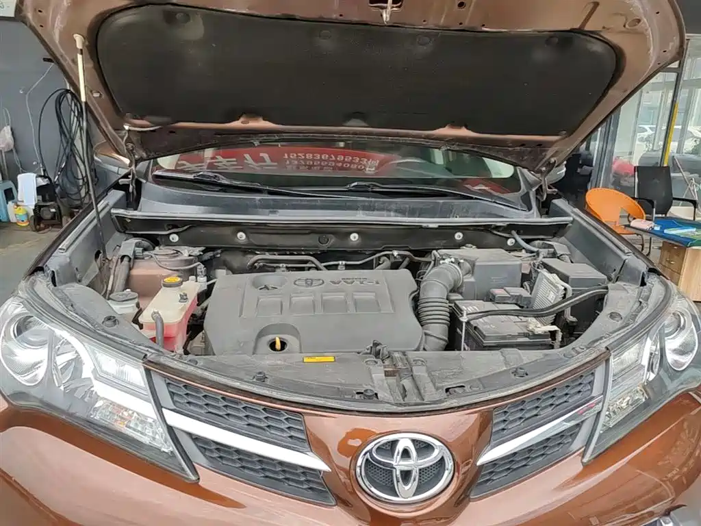 Toyota RAV4 2015 — фото 20
