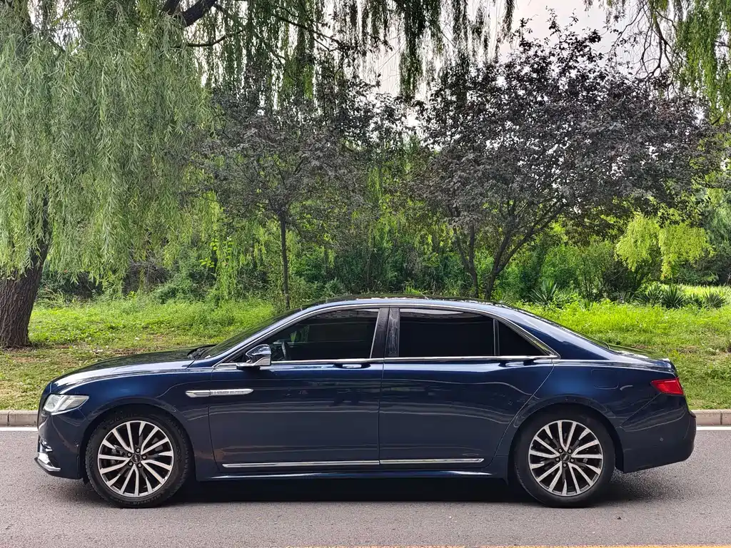 Lincoln Continental 2017 — фото 3