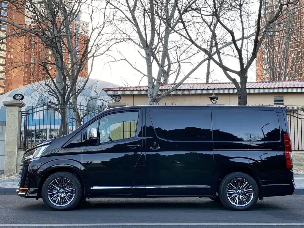 Toyota Hiace 2024 — фото 4