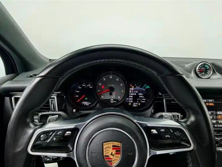 Porsche Macan 2015 — фото 10