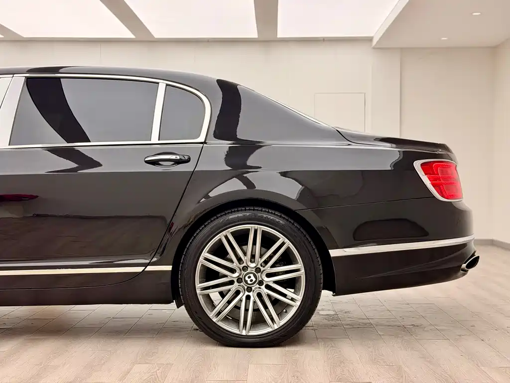Bentley Flying Spur 2010 — фото 10