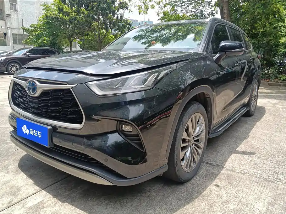 Toyota Highlander 2023 — фото 1