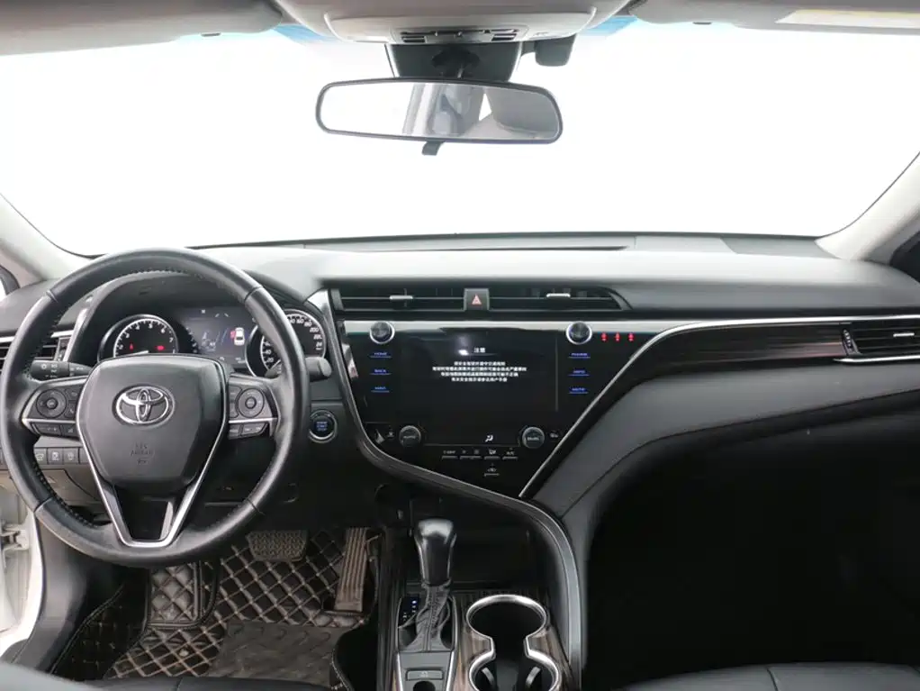 Toyota Camry 2020 — фото 12