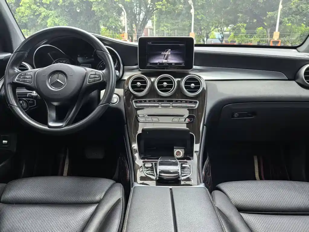 Mercedes-Benz GLC 2018 — фото 18