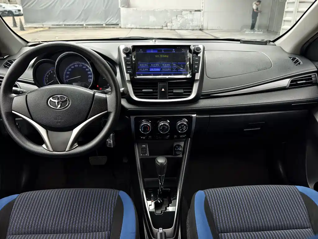 Toyota Yaris L 2019 — фото 14