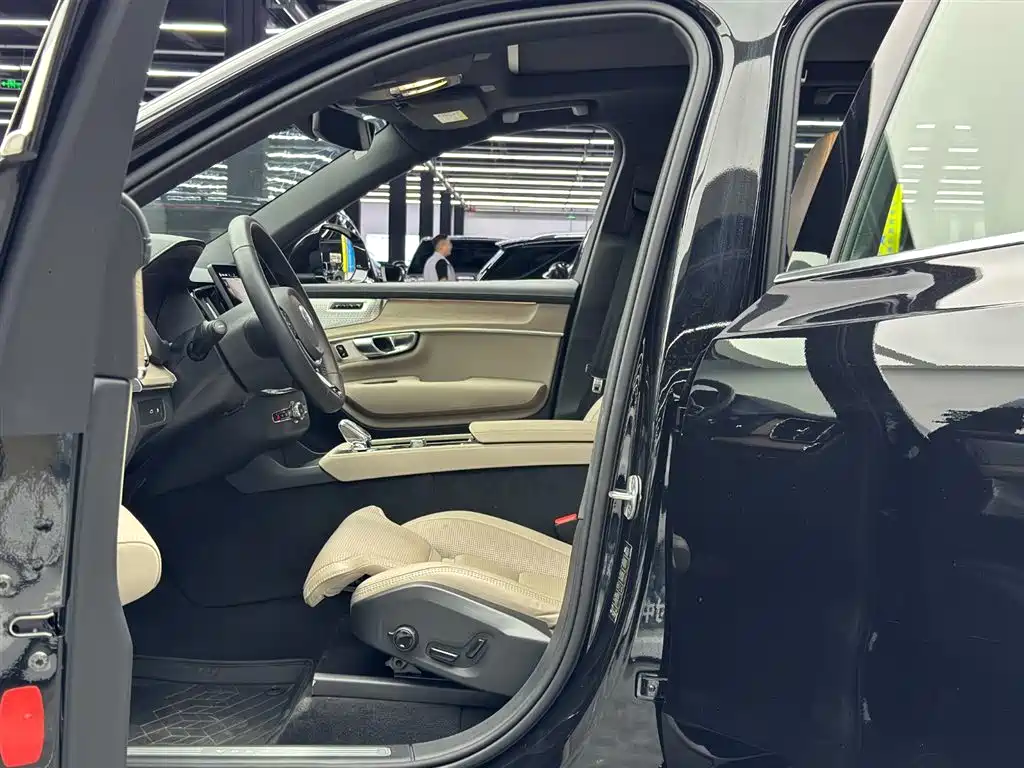 Volvo XC90 PHEV 2025 — фото 6