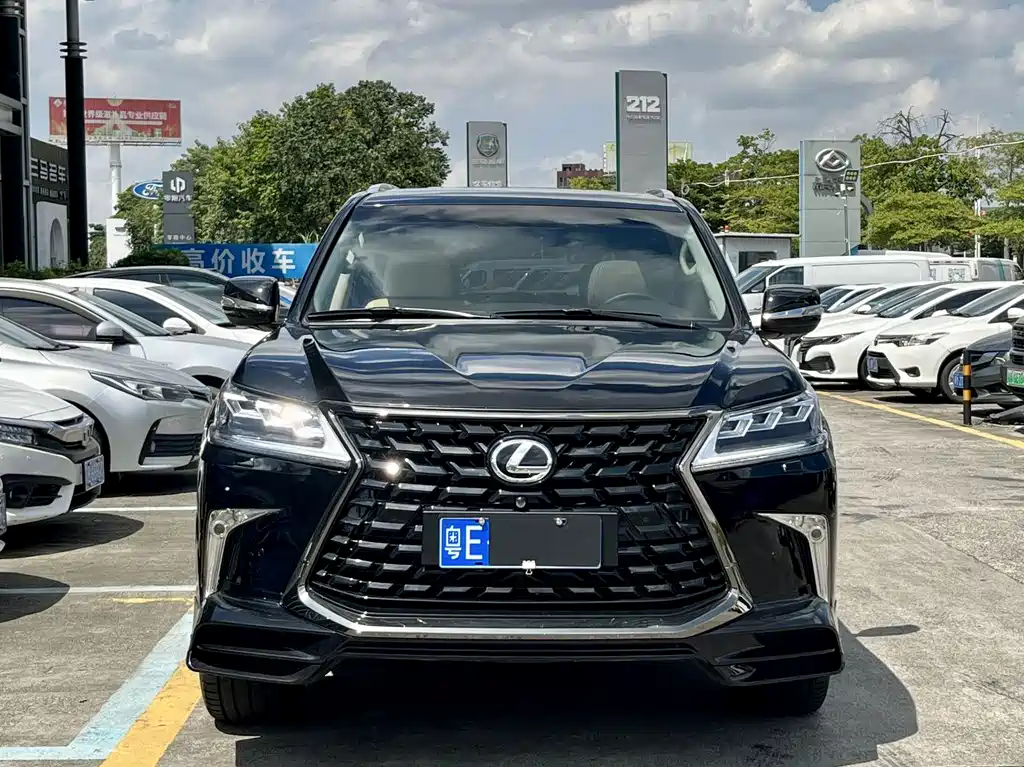 Lexus LX 2011