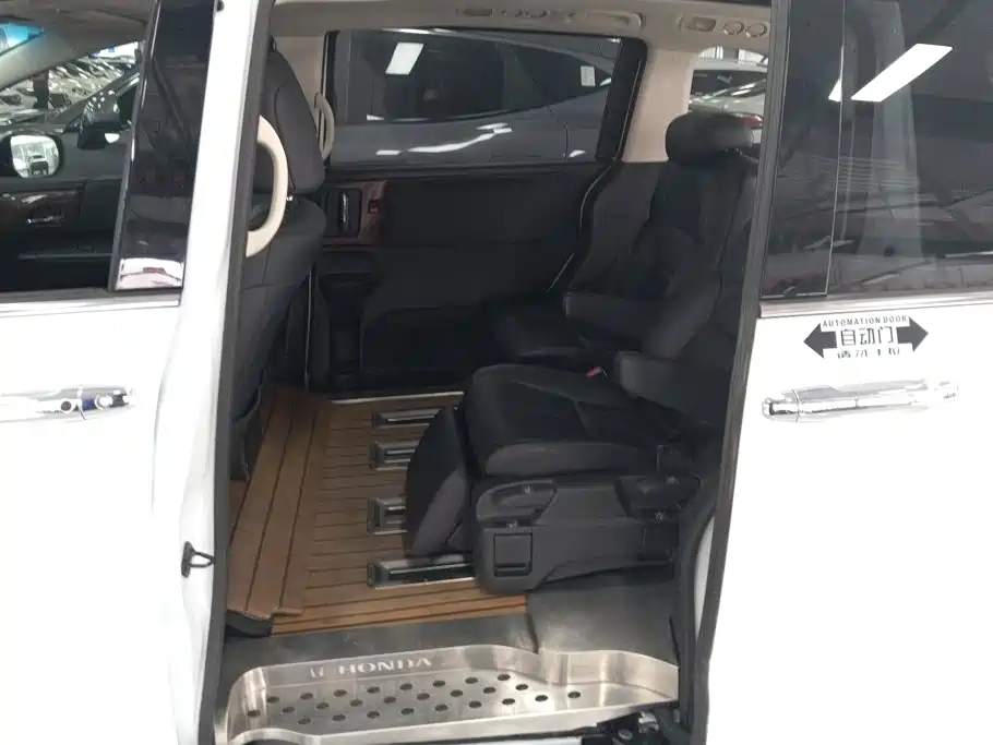 Honda Odyssey 2017 — фото 11