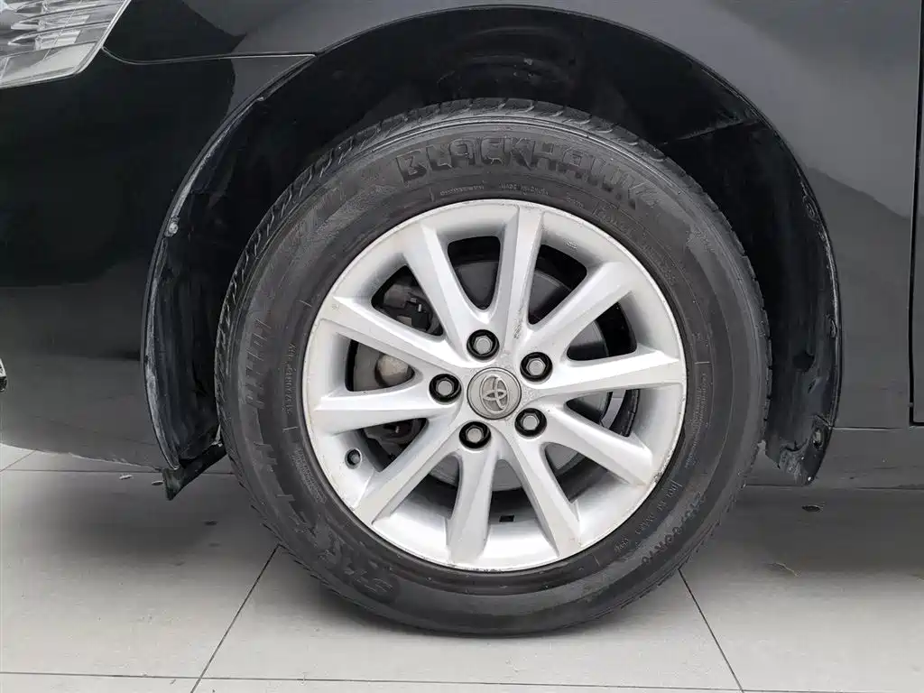 Toyota Camry 2010 — фото 17