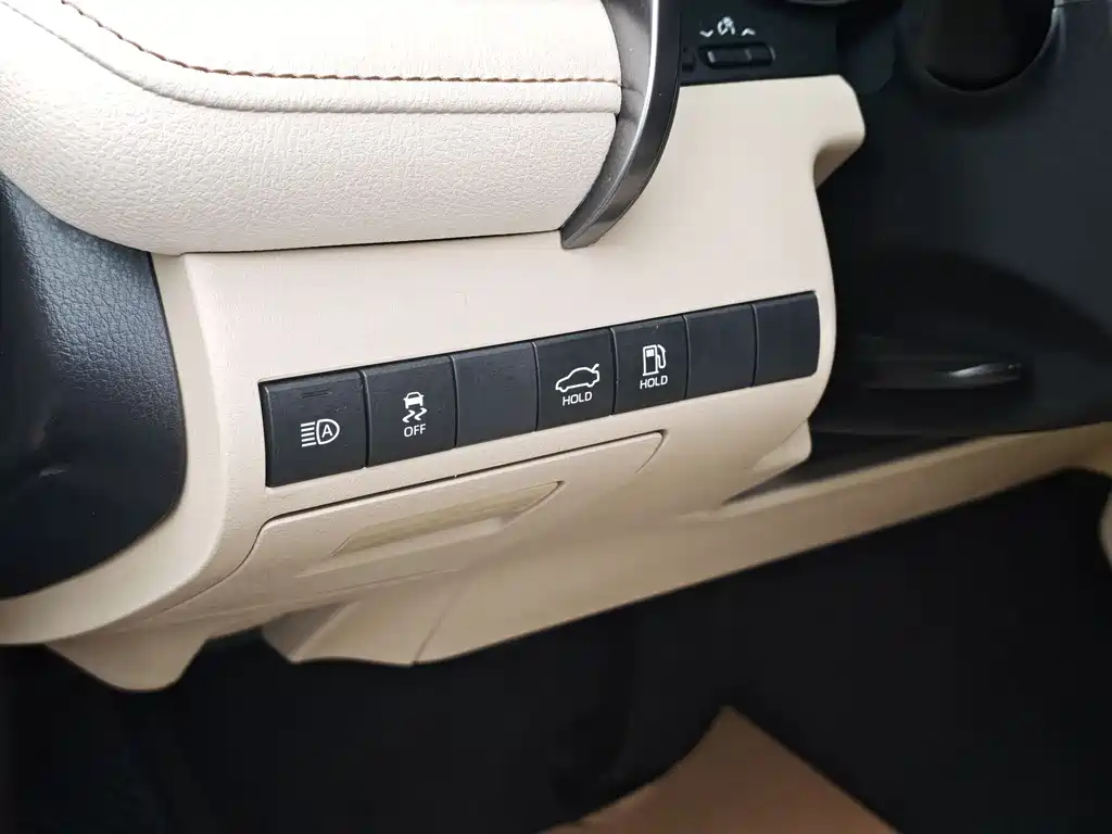 Toyota Camry 2019 — фото 20