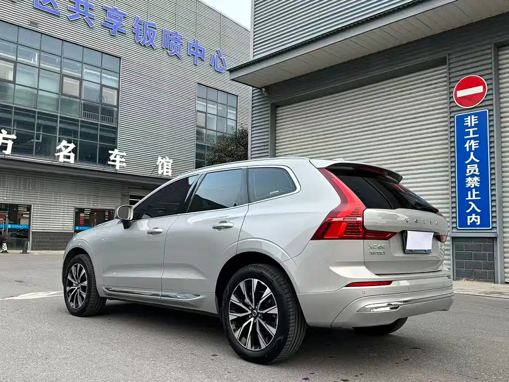Volvo XC60 2023 — фото 4