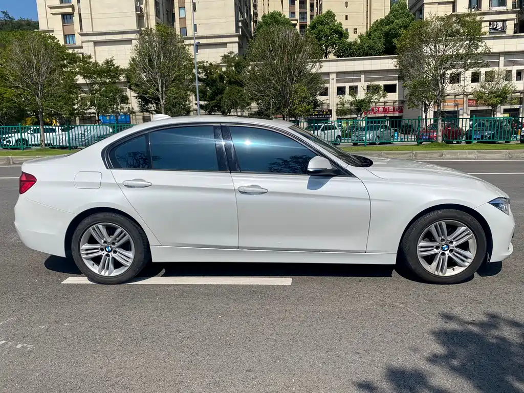 BMW 3 Series 2018 — фото 3
