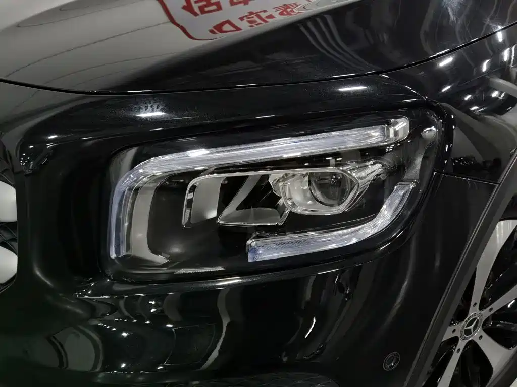 Mercedes-Benz GLB 2021