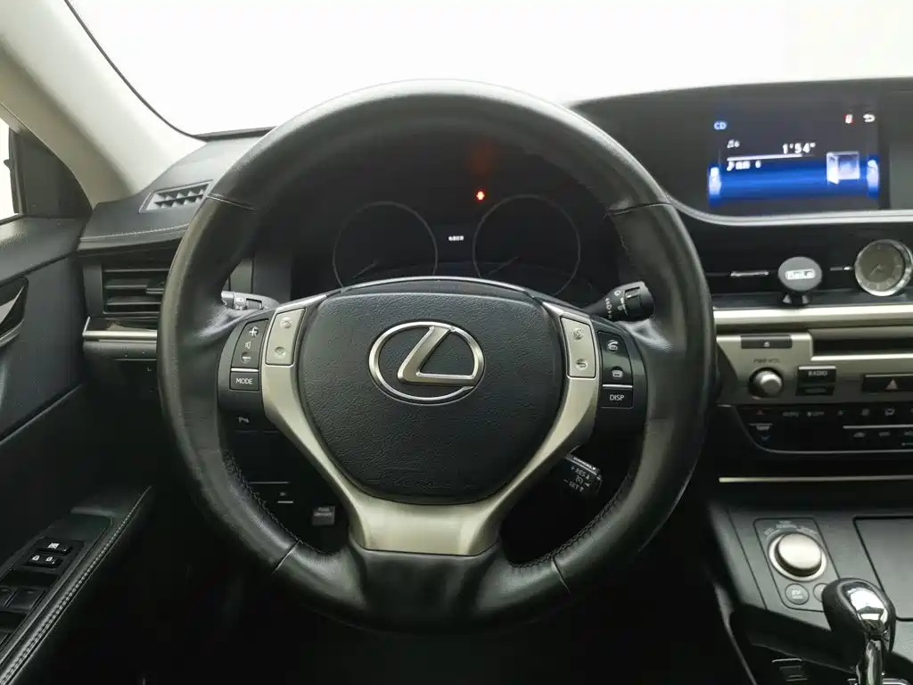 Lexus ES 2014 — фото 11