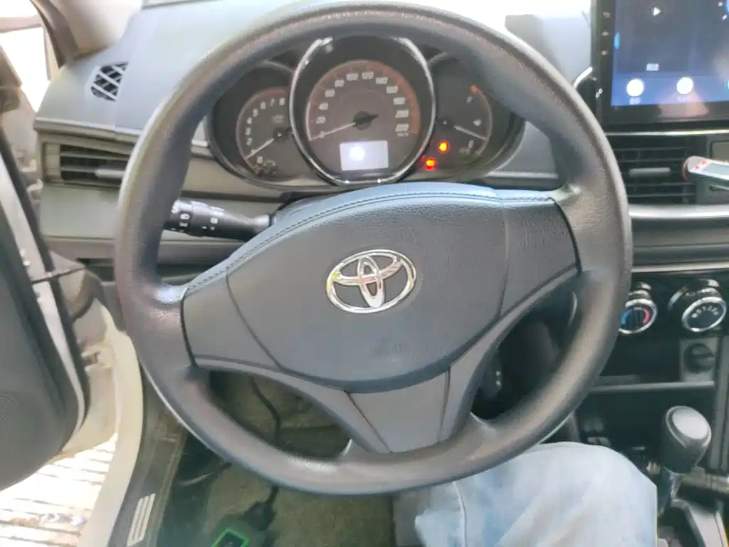 Toyota Yaris L 2020 — фото 11