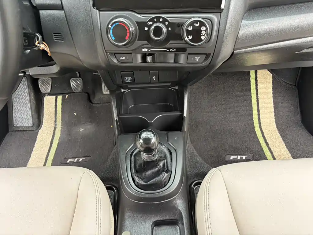 Honda Fit 2016 — фото 15