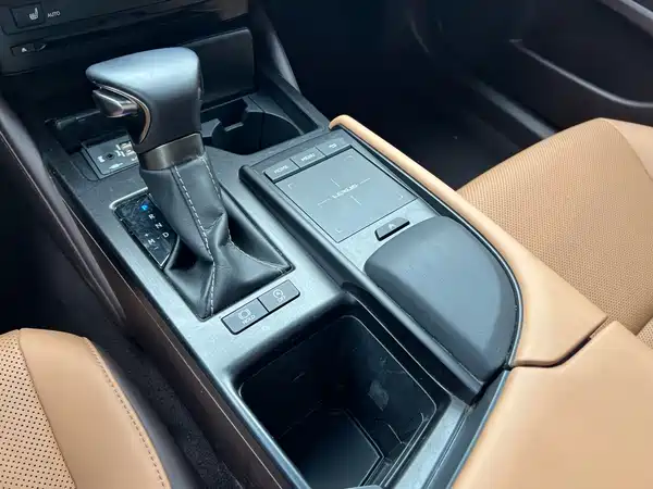 Lexus ES 2023