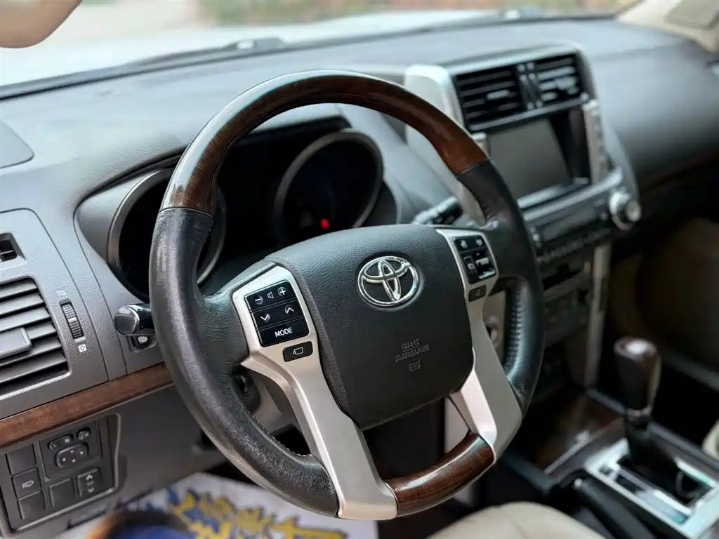 Toyota Prado 2012 — фото 11