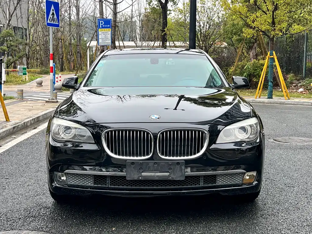 BMW 7 Series 2010 — фото 2