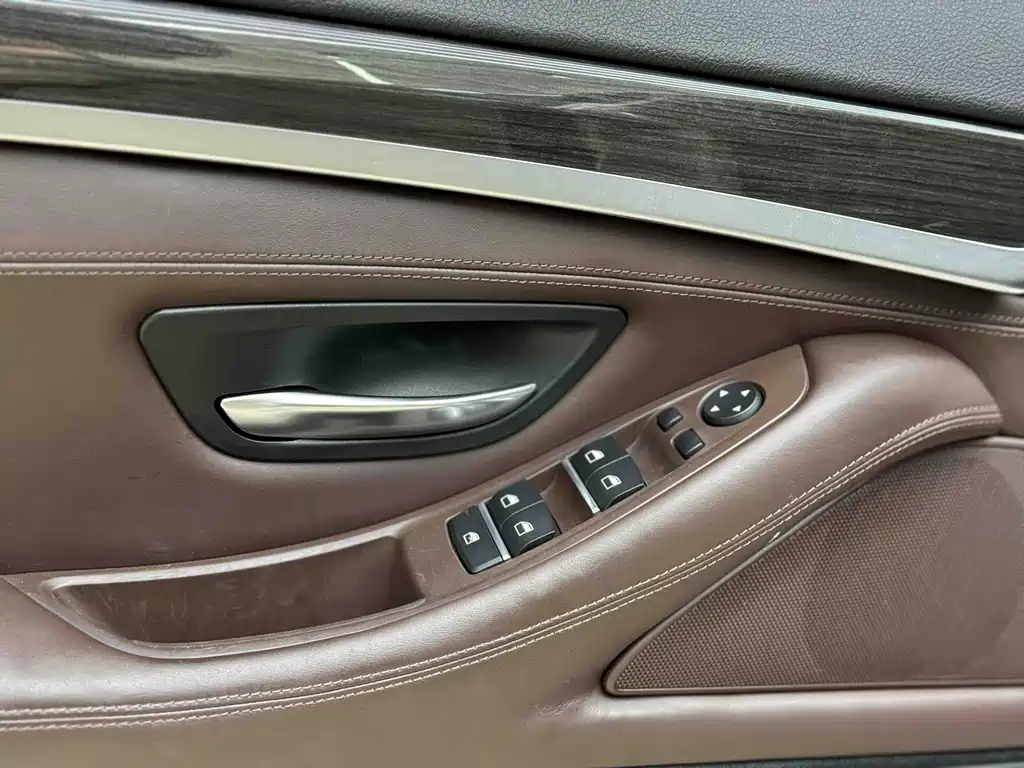 BMW 5 Series 2016 — фото 14