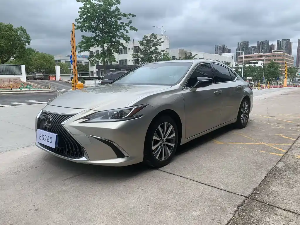 Lexus ES 2019 — фото 3