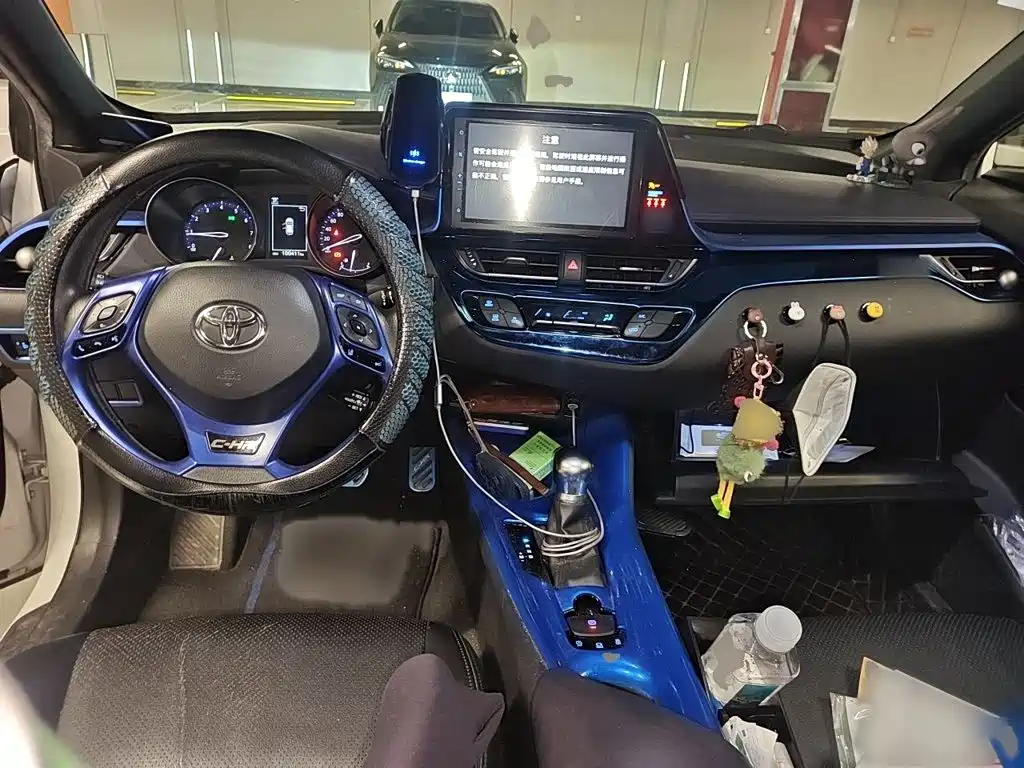 Toyota C-HR 2019 — фото 13