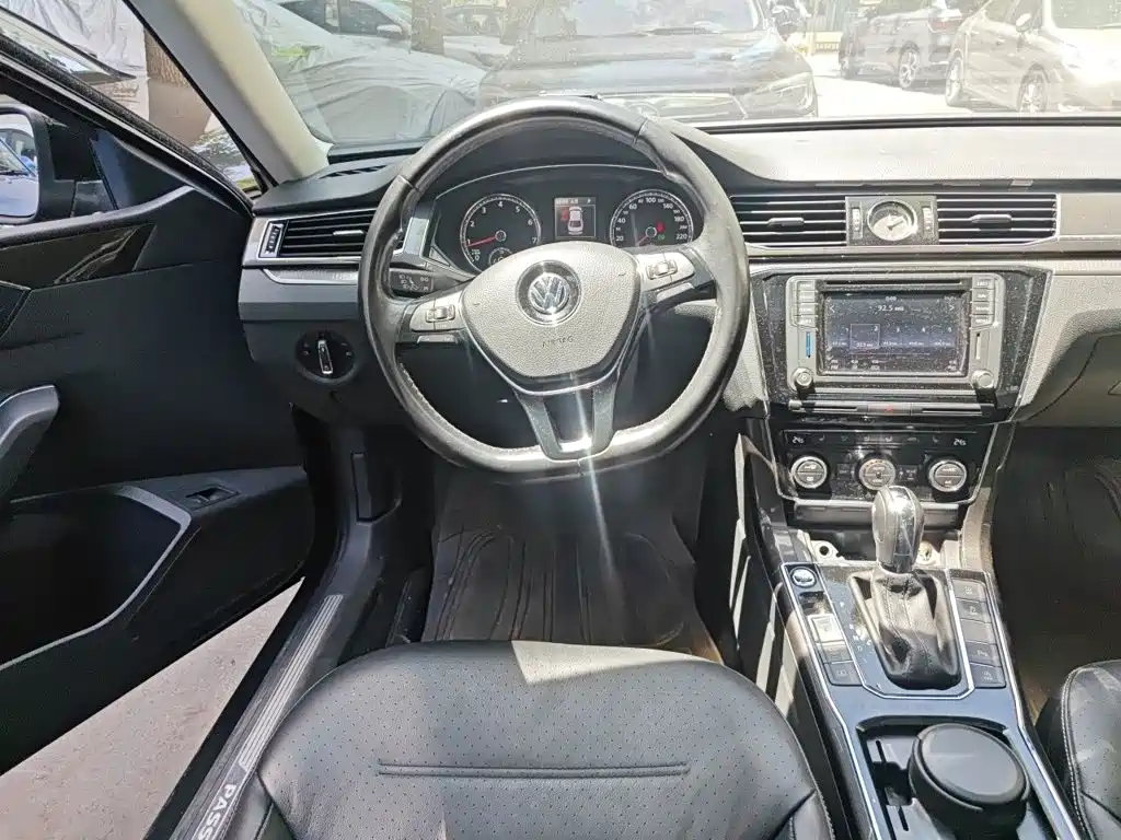 Volkswagen Passat 2017 — фото 3