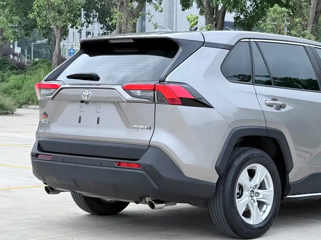Toyota RAV4 2022 — фото 24
