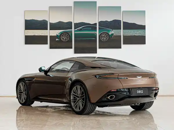 Aston Martin DB12 2025
