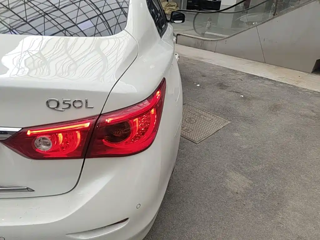 Infiniti Q50L 2016 — фото 8