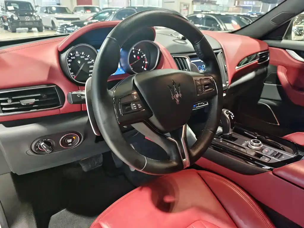 Maserati Levante 2018 — фото 10