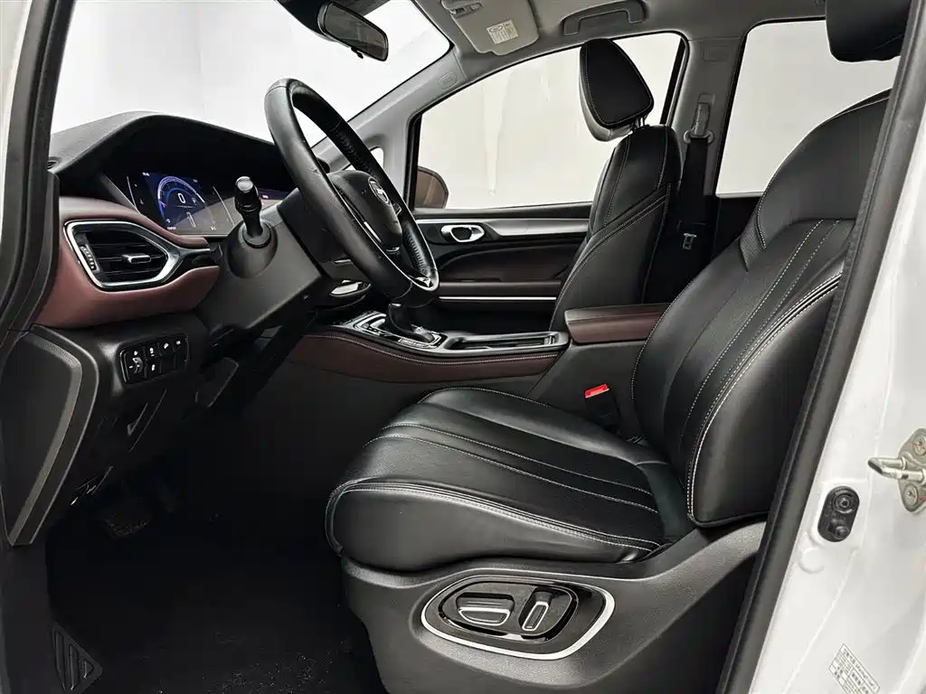GAC Motor Trumpchi M6 2022 — фото 10