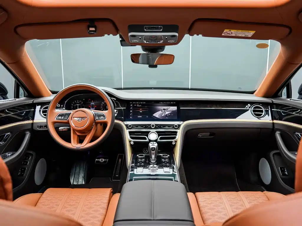 Bentley Flying Spur Plug-In Hybrid 2026 — фото 16