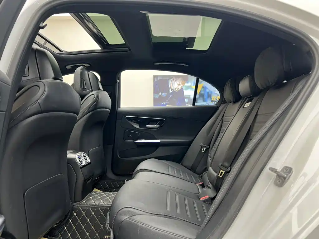 Mercedes-Benz C-Class 2024 — фото 20
